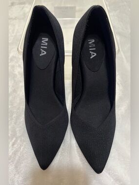 MIA black pointed toe fabric upper 3-3/4” heel pumps